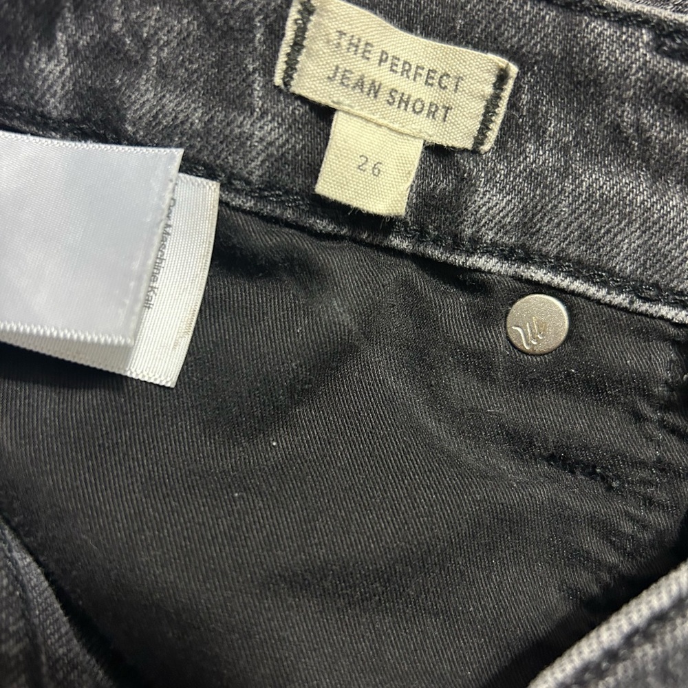 Madewell Jean Shorts
Madewell Shorts Womens Black Distressed High Rise - Picture 5 of 5